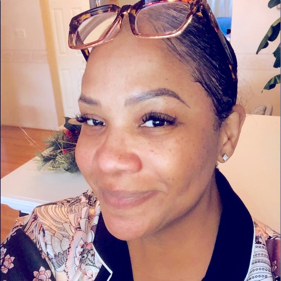 Meet your Posher, Monique “NIKI” - Picture 8 of 8